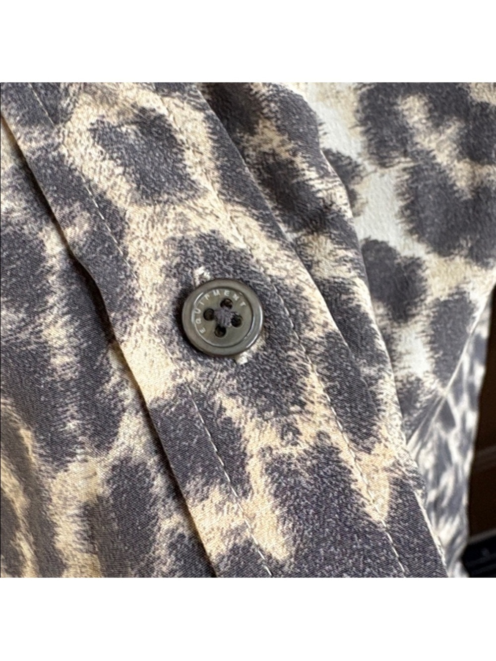 EUC Equipment Femme 100% Silk Button Front Animal Print Top Size Medium - Picture 7 of 11